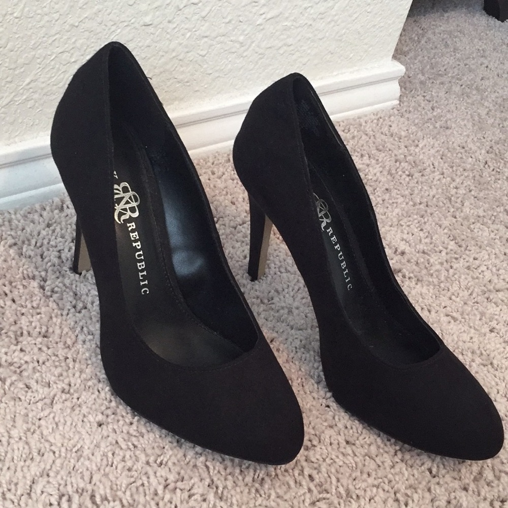 Worn ONCE. Rock & Republic Suede Heels